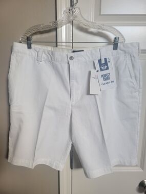 Dockers Men’s White Flat-Front Classic Fit Shorts NWT Men Size 40